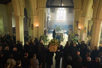 Mensen in kerk
